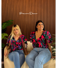 BLUSA LAMPA NEGRA CON HOJAS COLORES