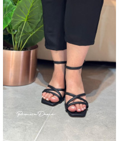 SANDALIAS CON TACON